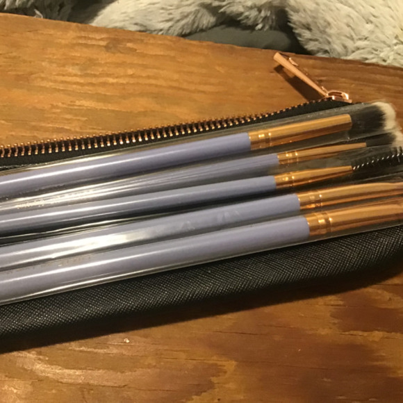 Luxie brush set with luxie bag, brand new in periwinkle - Picture 3 of 8